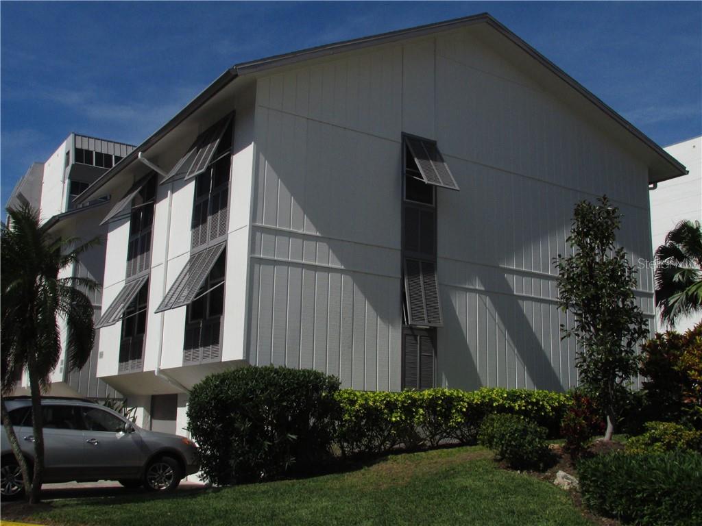 1087 W Peppertree Drive Sarasota FL 34242